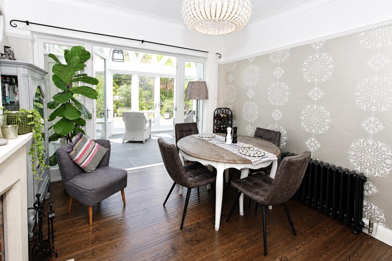 3 bed property in The Close, Carshalton